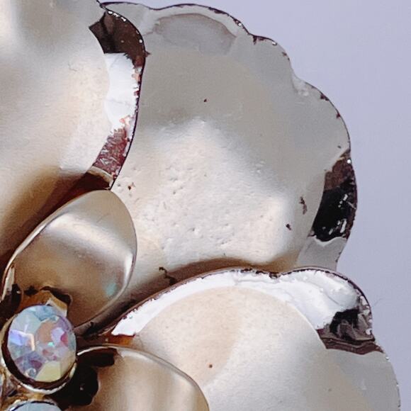 Vintage 50s 60s Gold Tone Flower Brooch Aurora Borealis Rhinestone Large Pin - Picture 7 of 12